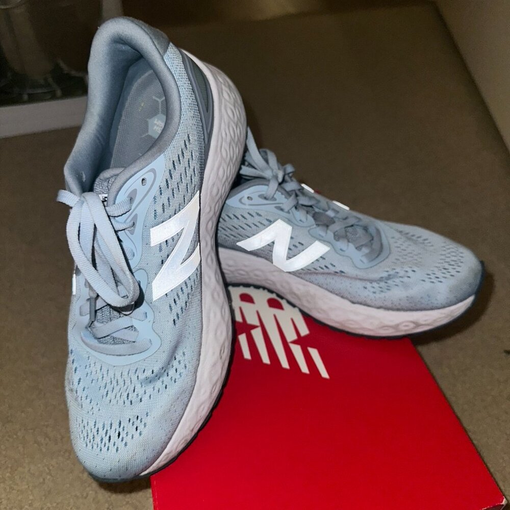 WOMEN LT BLUE NEW BALANCE-RUNNERS - FRESH FOAM SIZE 8